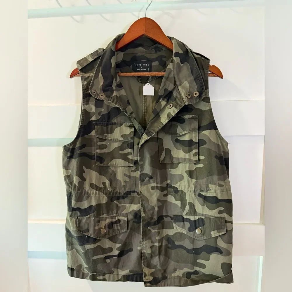New Love Tree Camouflage Zipper Vest with pockets size 1x